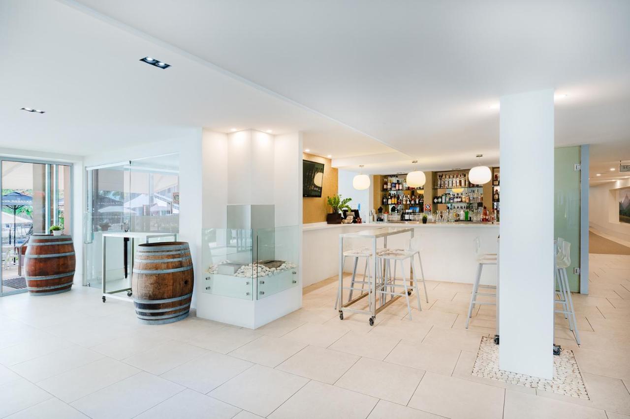 Peppers Salt Resort & Spa Kingscliff Exterior photo The Wine Bar