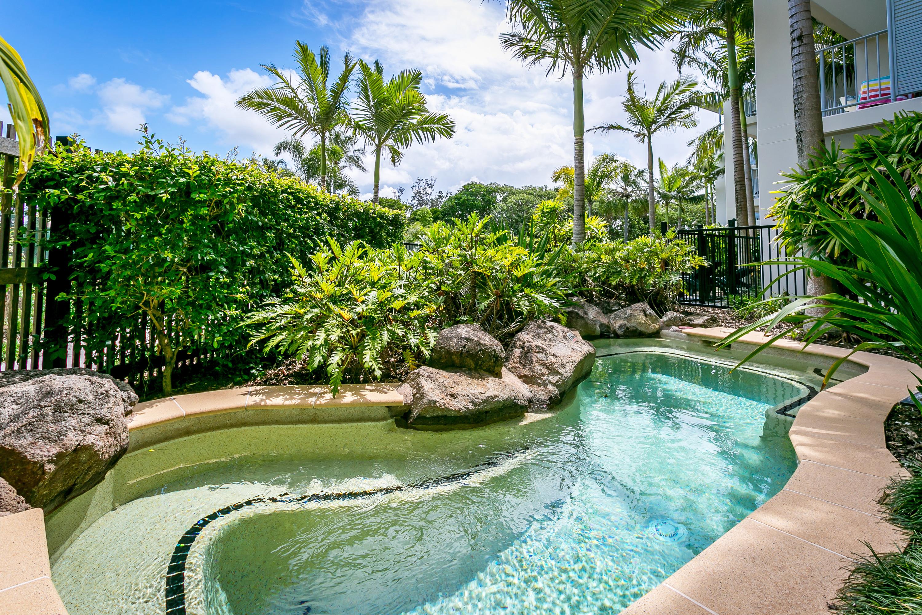 Peppers Salt Resort & Spa Kingscliff Exterior photo A pool in a private home