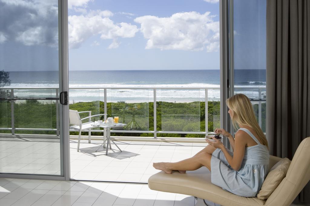 Peppers Salt Resort & Spa Kingscliff Exterior photo A woman sitting on a chaise longue